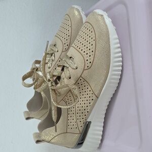 Clee Metallic Gold Sneakers Shoes Sz 7
